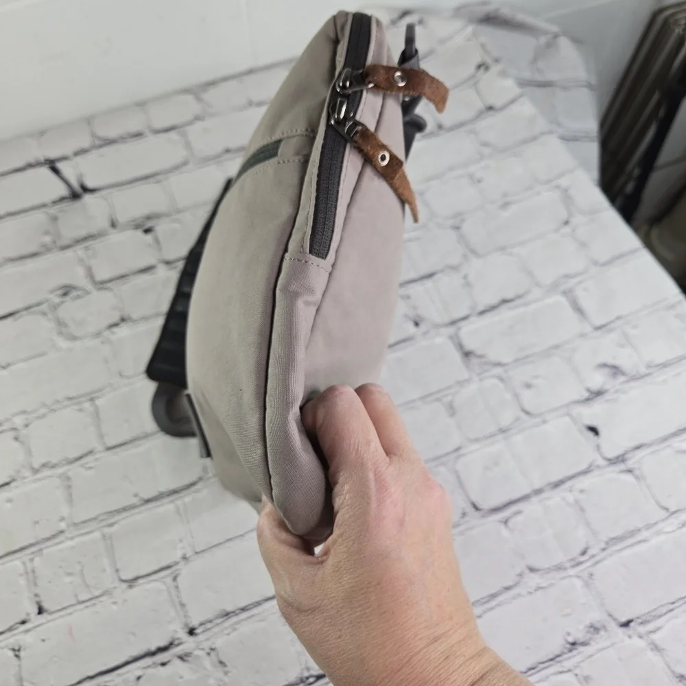 Cotopaxi Chuspa Messenger Bag In Light gray padded laptop bag